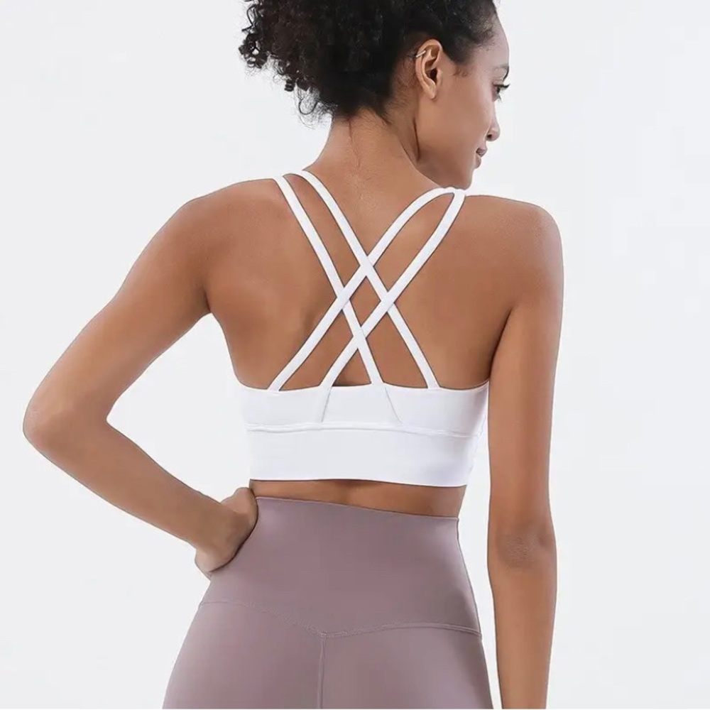 🌿 White Yoga Bra